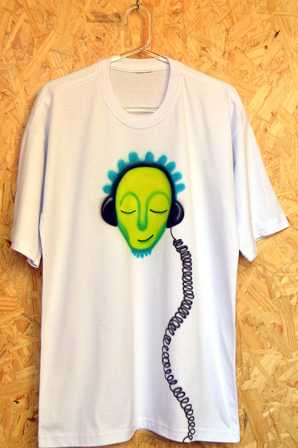 Headphones. Camiseta aerografada por Vilmar Oliveira