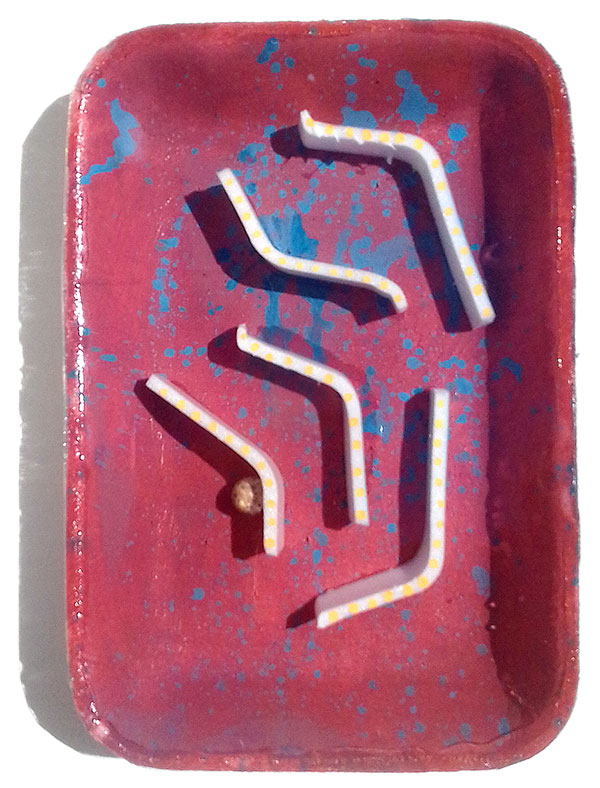 Minigame em bandeja de isopor feito por alunxs da escola Amorim Lima nas oficinas Festa das Prendas 2019 com a participação de voluntários e a comunidade escolar