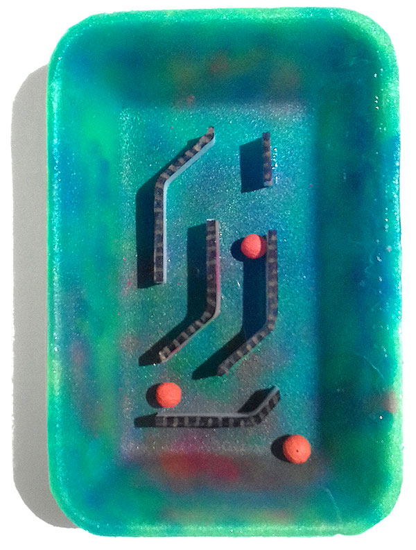 Minigame em bandeja de isopor feito por alunxs da escola Amorim Lima nas oficinas Festa das Prendas 2019 com a participação de voluntários e a comunidade escolar