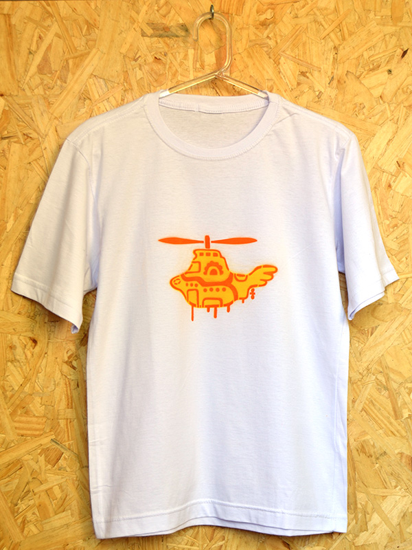 Subvoador amarelo. Camiseta aerografada por Vilmar Oliveira